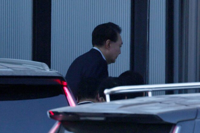 Detenen el president suspès Yoon Suk-yeol per la declaració de la llei marcial a Corea del Sud