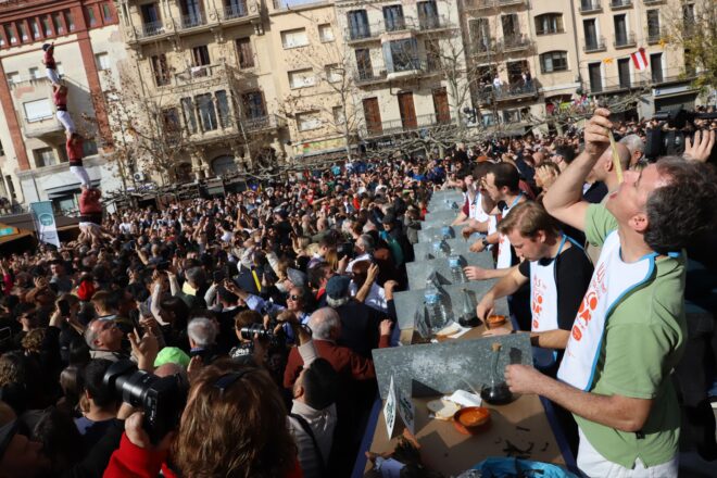 Èxit de la Gran Calçotada: 100.000 calçots per a 40.000 persones