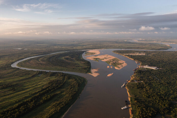 Vista d'ocell del riu Paraguai a prop d'Asunción, la capital del país (fotografia: Sebastián López Brach/The Washington Post).