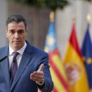 Pedro Sánchez i Carlos Mazón: tu a València i jo a Fitur