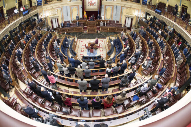 Una setantena de normes publicades enguany al BOE discriminen el català