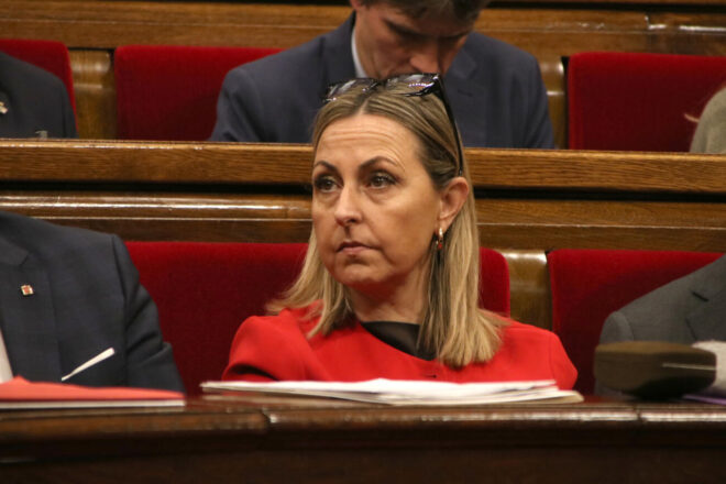 El govern rectifica després de parlar amb la família de Guillem Agulló i diu que voldria enfortir-ne el premi