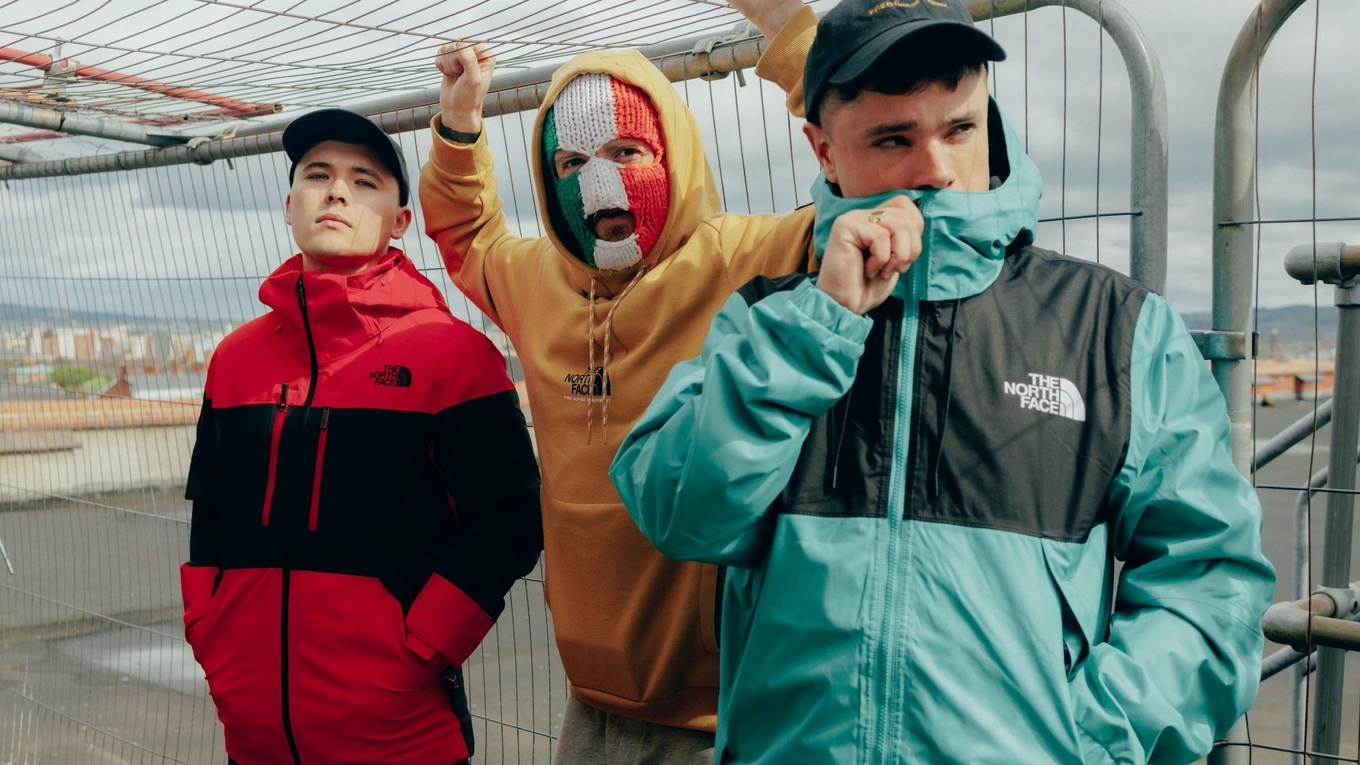 Mo Chara, DJ Próvaí i Móglaí Bap, membres de Kneecap.