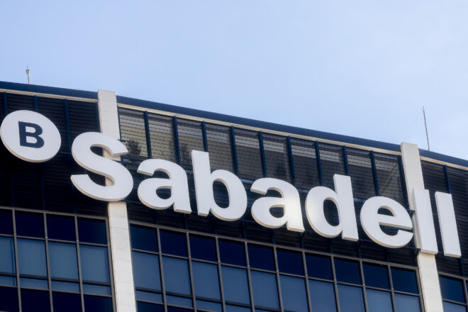 La UE expedienta Espanya per la intervenció del govern espanyol en l’OPA del Sabadell