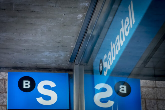 La CNMV suspèn el període d’acceptació de l’OPA del BBVA sobre el Banc Sabadell