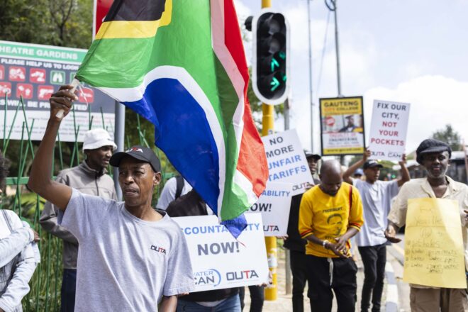 La justícia sud-africana sentencia que no es comet cap “genocidi blanc” al país, tot i les acusacions del govern Trump