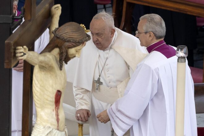 El papa Francesc té “un quadre clínic complex” per una infecció polimicrobiana