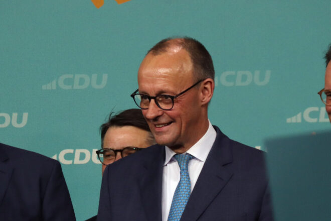 La CDU i socialdemòcrates signen l’acord de coalició perquè Friedrich Merz sigui canceller