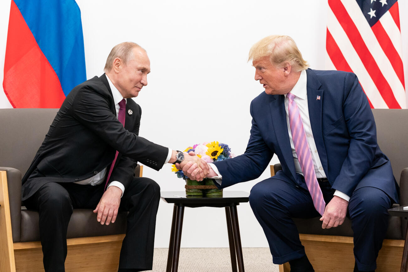 Imatge d'arxiu de la trobada entre Putin i Trump al G20 al Japó de 2019.