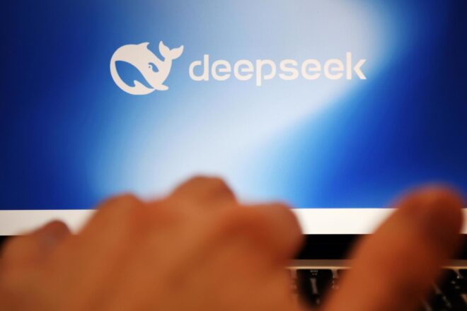 DeepSeek: quan la intel·ligència artificial comença a raonar