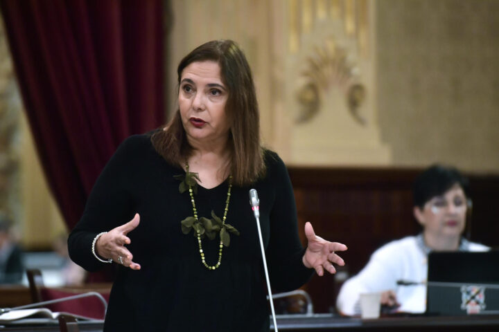 La consellera de Sanitat de les Illes, Manuela García, en una imatge d'arxiu (fotografia: EFE / Miquel A. Borràs).