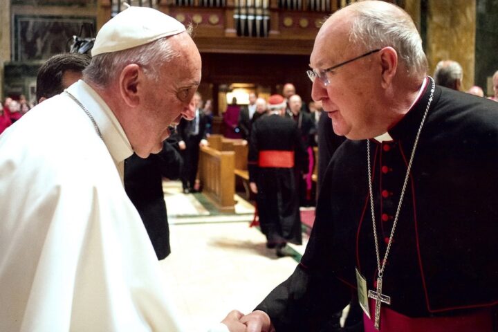 El Papa Francesc i el cardenal Kevin Joseph Farrell. (Fotografia cedida per la diòcesi de Dallas)