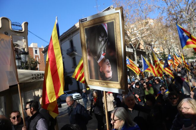 Manifestació de l’ANC a l’Hospitalet contra la presència de Felipe VI