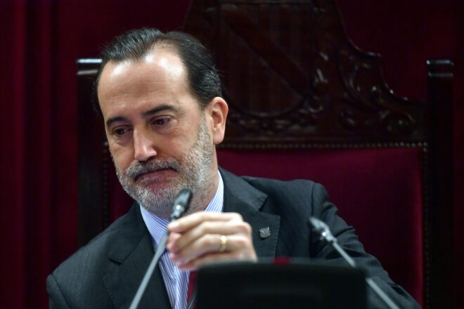 El TSJIB tomba l’intent de Le Senne d’impedir la col·locació de la bandera LGTBI al parlament