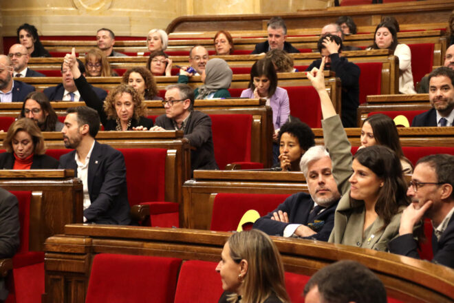 Junts intenta forçar que Illa comparegui amb urgència al parlament pel caos ferroviari