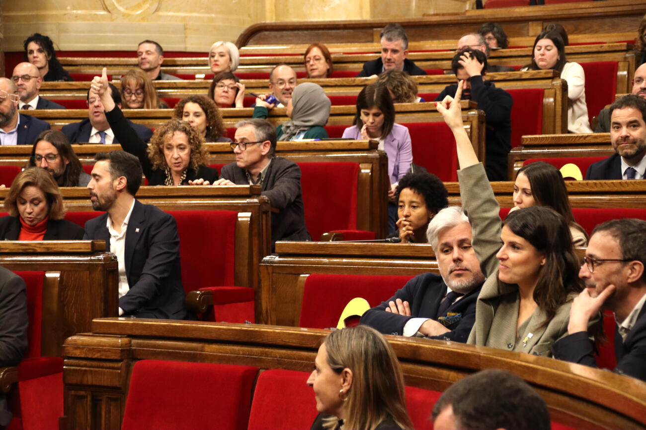 Una votació d'una moció al Parlament de Catalunya (Fotografia: ACN)