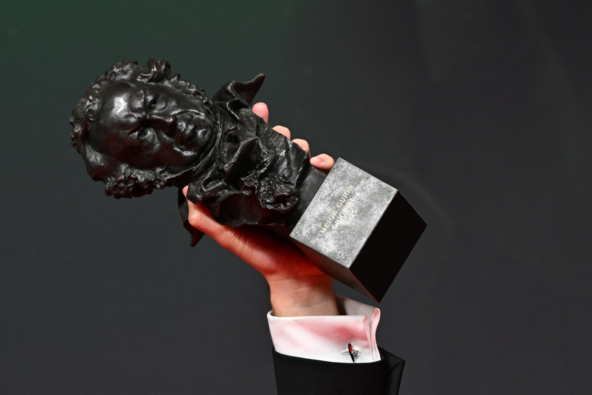 Una de les estatuetes dels Premis Goya. (Fotografia de Miguel Ángel Molina)