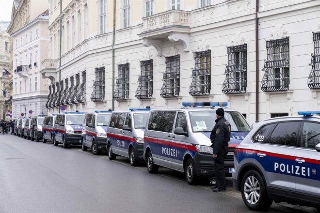 Un adolescent mort i quatre ferits en un atac amb ganivet a Àustria