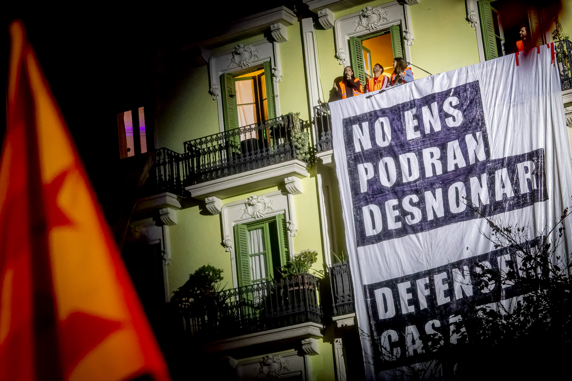 Un moment de la mobilització a la Casa Orsola (fotografia: Albert Salamé).