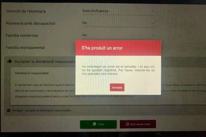 Problemes informàtics i confusió a primera hora dificulten la votació en la consulta lingüística