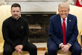 El president dels EUA, Donald Trump, durant una reunió amb el president d'Ucraïna, Volodímir Zelenski, al despatx oval de la Casa Blanca.