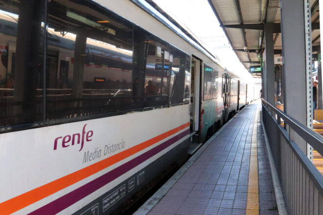 Passatgers atrapats i sense tren per l’aturada del corredor mediterrani