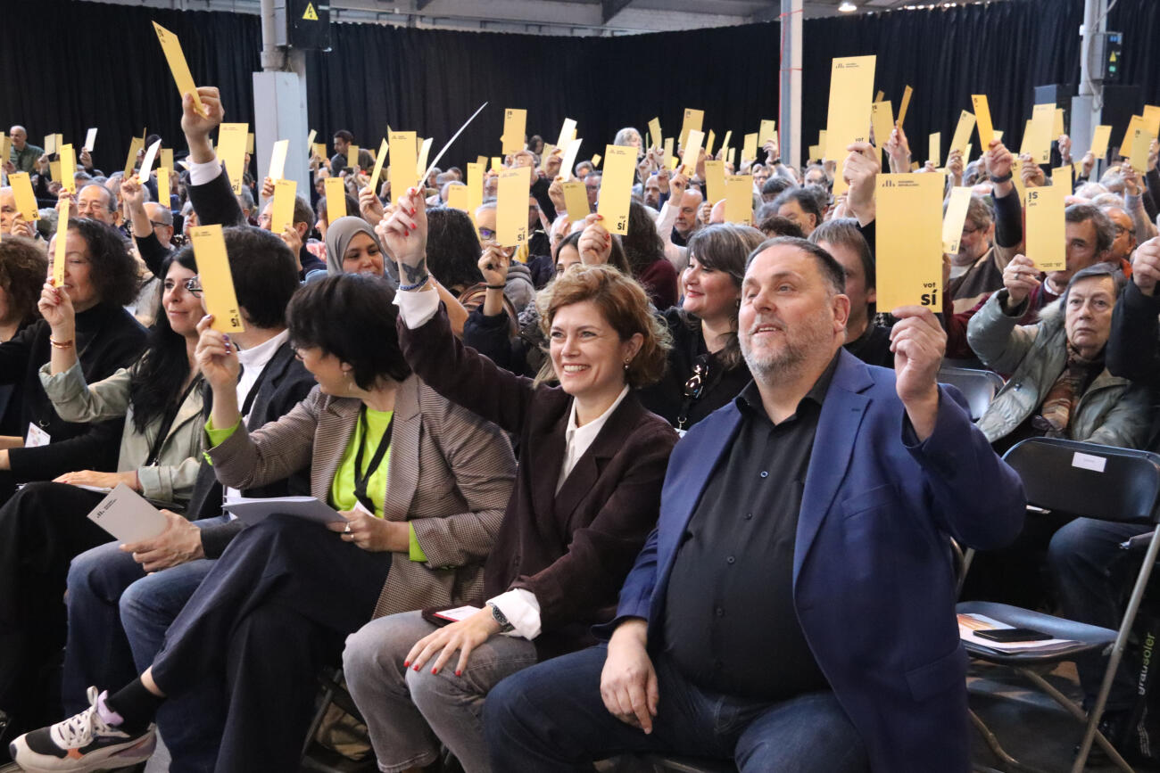 La secretària general d'ERC, Elisenda Alamany, i el president d'ERC, Oriol Junqueras, en el plenari del congrés a Martorell (Fotografia: ACN)