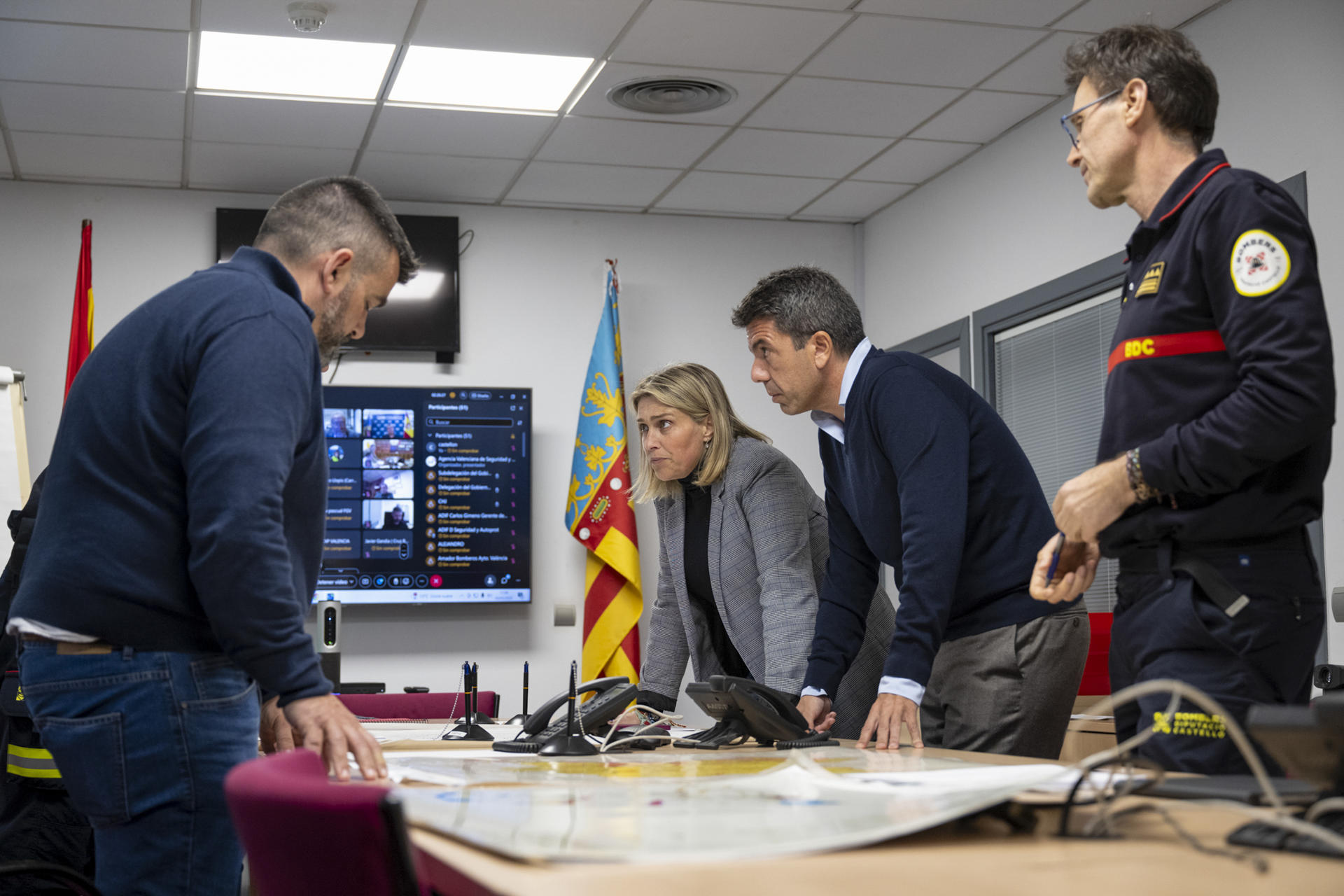 Mazón ahir al Centre de Coordinació d'Emergències, en una imatge difosa per Presidència de la Generalitat.