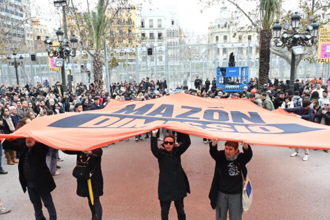 [VÍDEOS] Segon dia de protestes contra Mazón en acabar la ‘mascletà’ de València