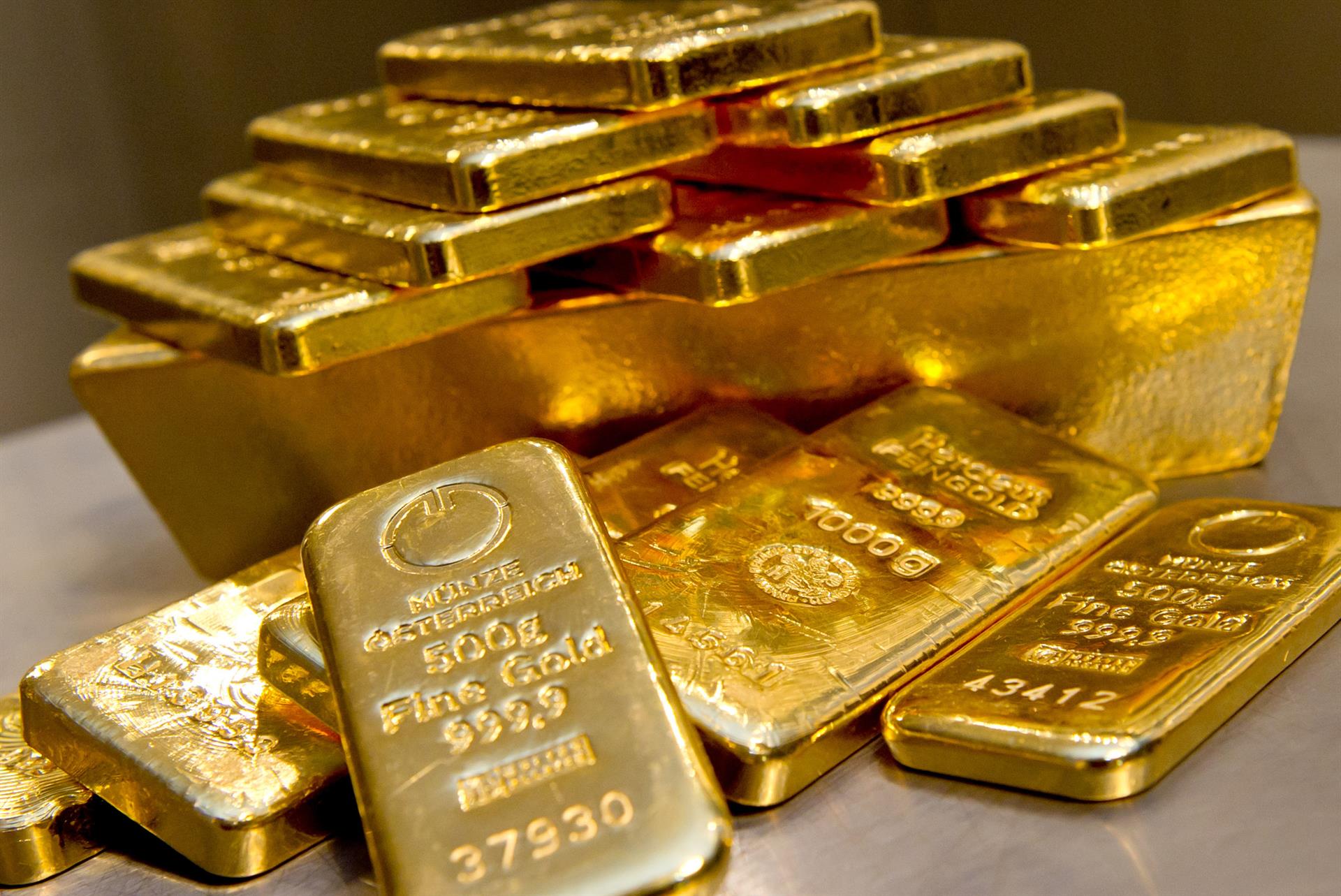 L'or arriba a un màxim històric de 3.000 dòlars arran de la incertesa mundial