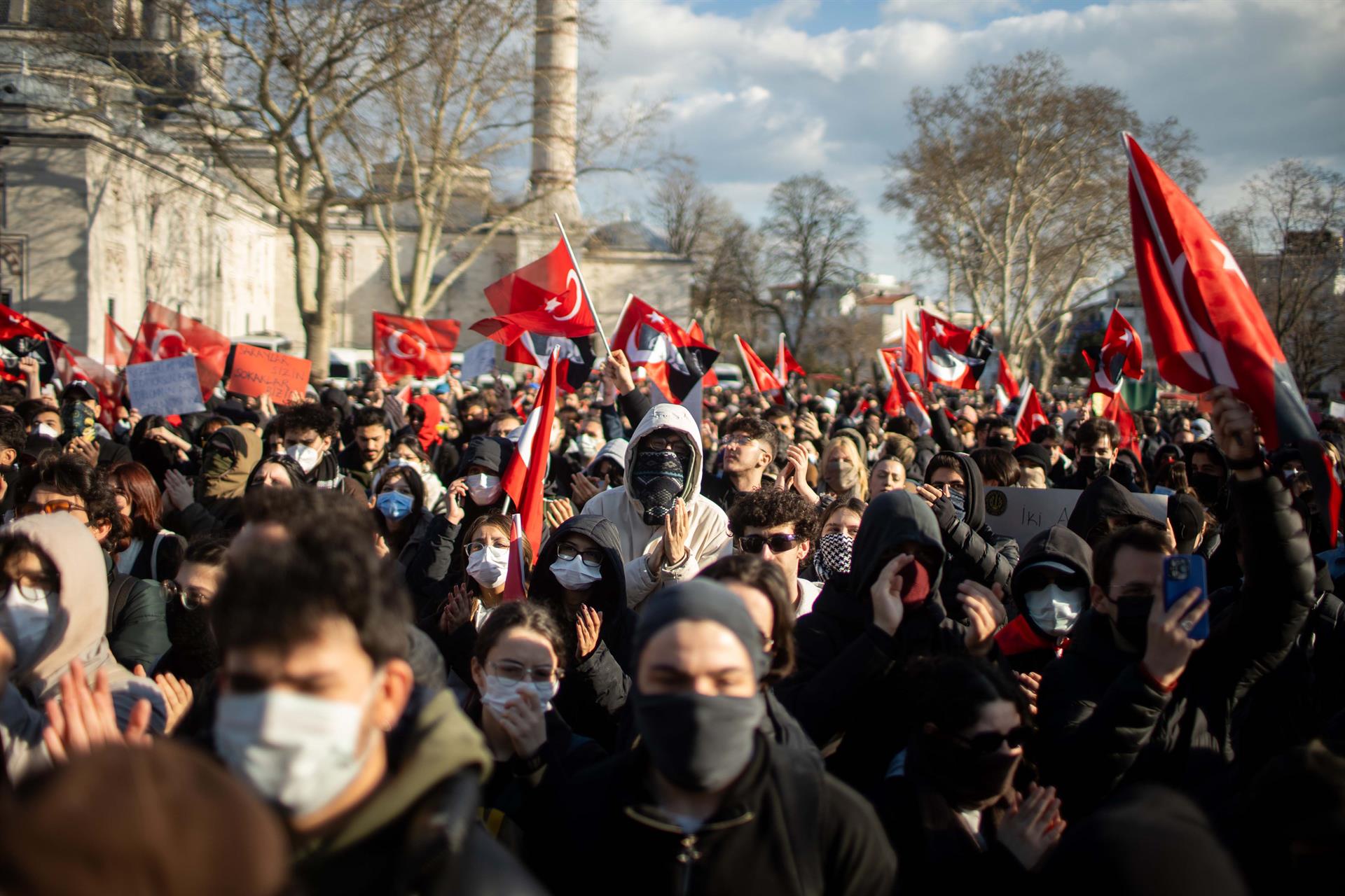 Manifestació ahir a Istambul contra l'empresonament d'Ekrem Imamoglu (Fotografia de Nazim Serhat Firat)