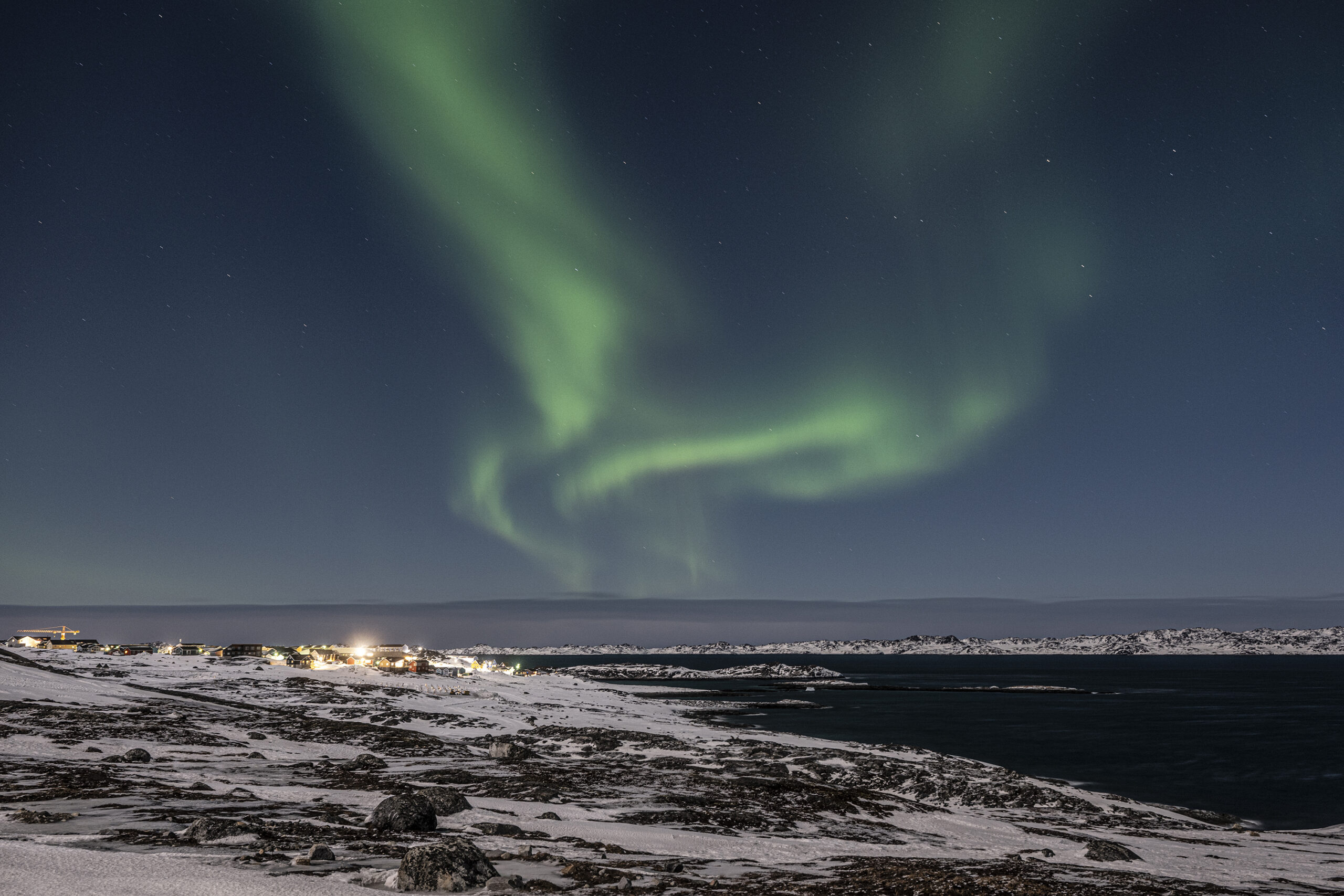Vista de l'aurora boreal sobre el cel de Nuuk, la capital de Grenlàndia (fotografia: Sebastien Van Malleghem/The Washington Post).