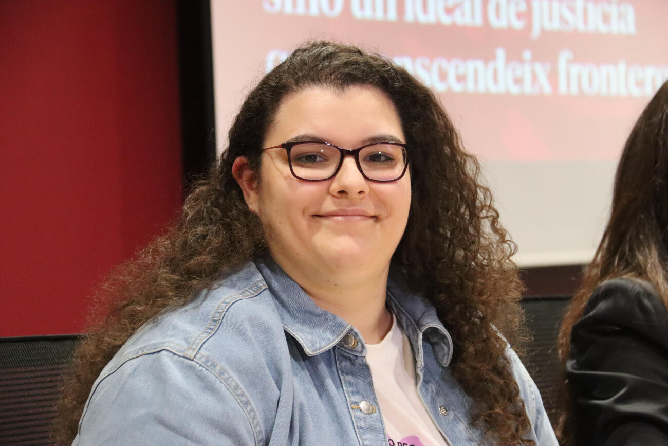 Fàtima Ofkir en la conferència de premsa pel seu retorn després de ser amnistiada pel sultà d'Oman (fotografia: ACN / Nazaret Romero).