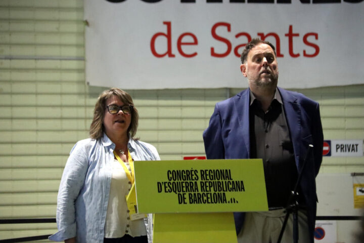 Creu Camacho al costat del president d'ERC, Oriol Junqueras (fotografia: ACN).