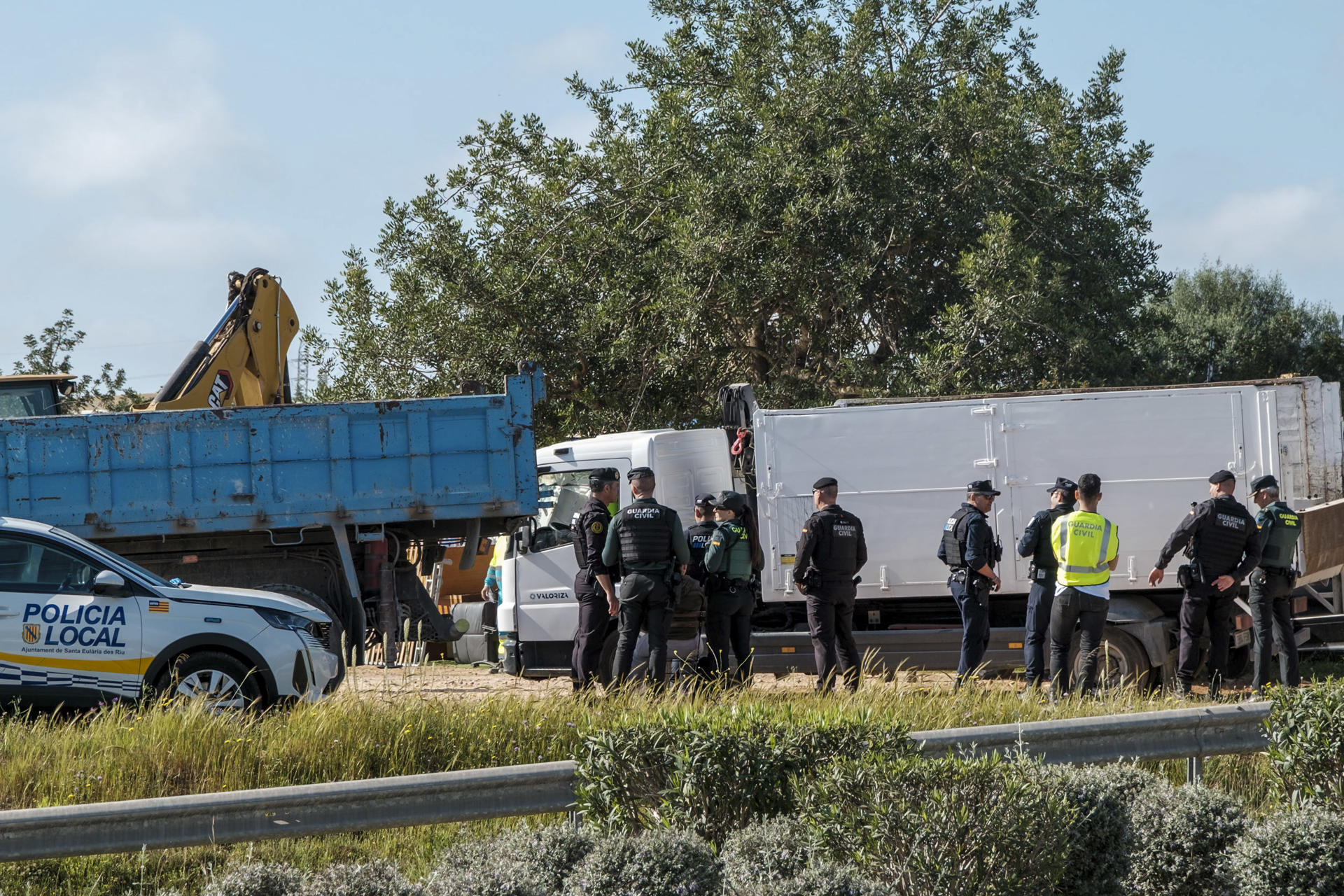 Un moment de l'operació policíaca (fotografia: EFE / Sergio G. Canizares).