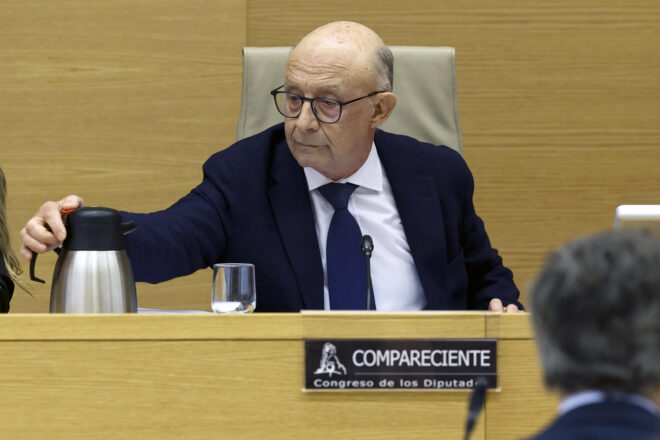 El jutge investiga si el bufet fundat per Montoro va servir per a desviar fons per mitjà d’una xarxa d’empreses