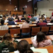 Queixes per l’examen de C2 de català: els aspirants van poder corregir la redacció després de la pausa