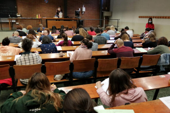 Queixes per l’examen de C2 de català: els aspirants van poder corregir la redacció després de la pausa