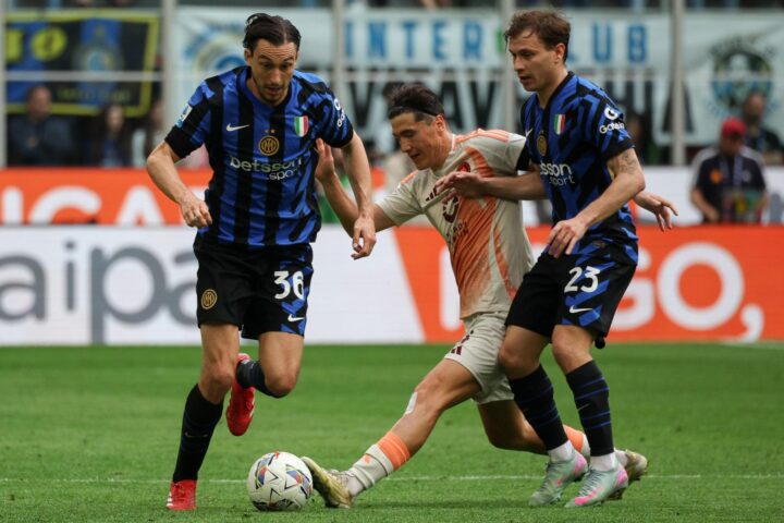 Matteo Darmian i Nicolò Barella en un recent partit contra l'AS Roma (Fotografia: Roberto Bregani)