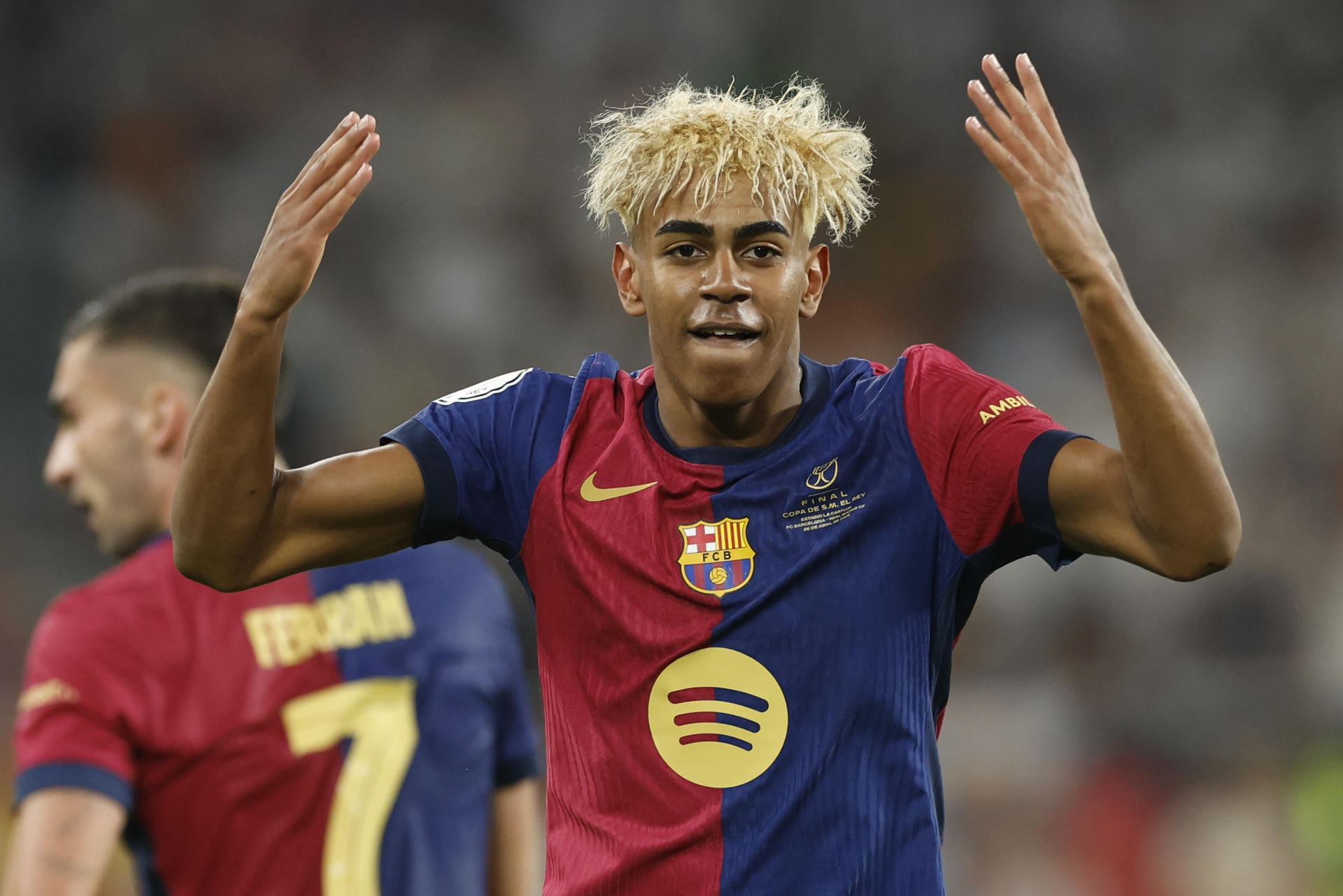 Què van parlar els àrbitres per decidir no pitar el penal a Rapinha en el minut 96?
