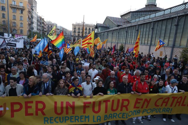 Un Sant Jordi combatiu que vol salvar el català de tots els dracs