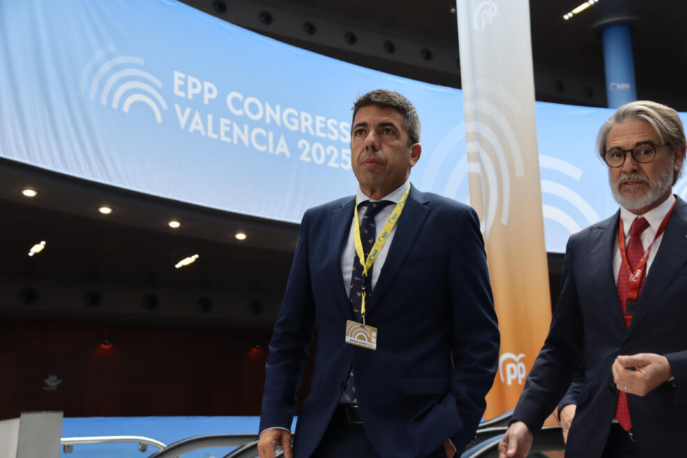 Mazón es deixa veure