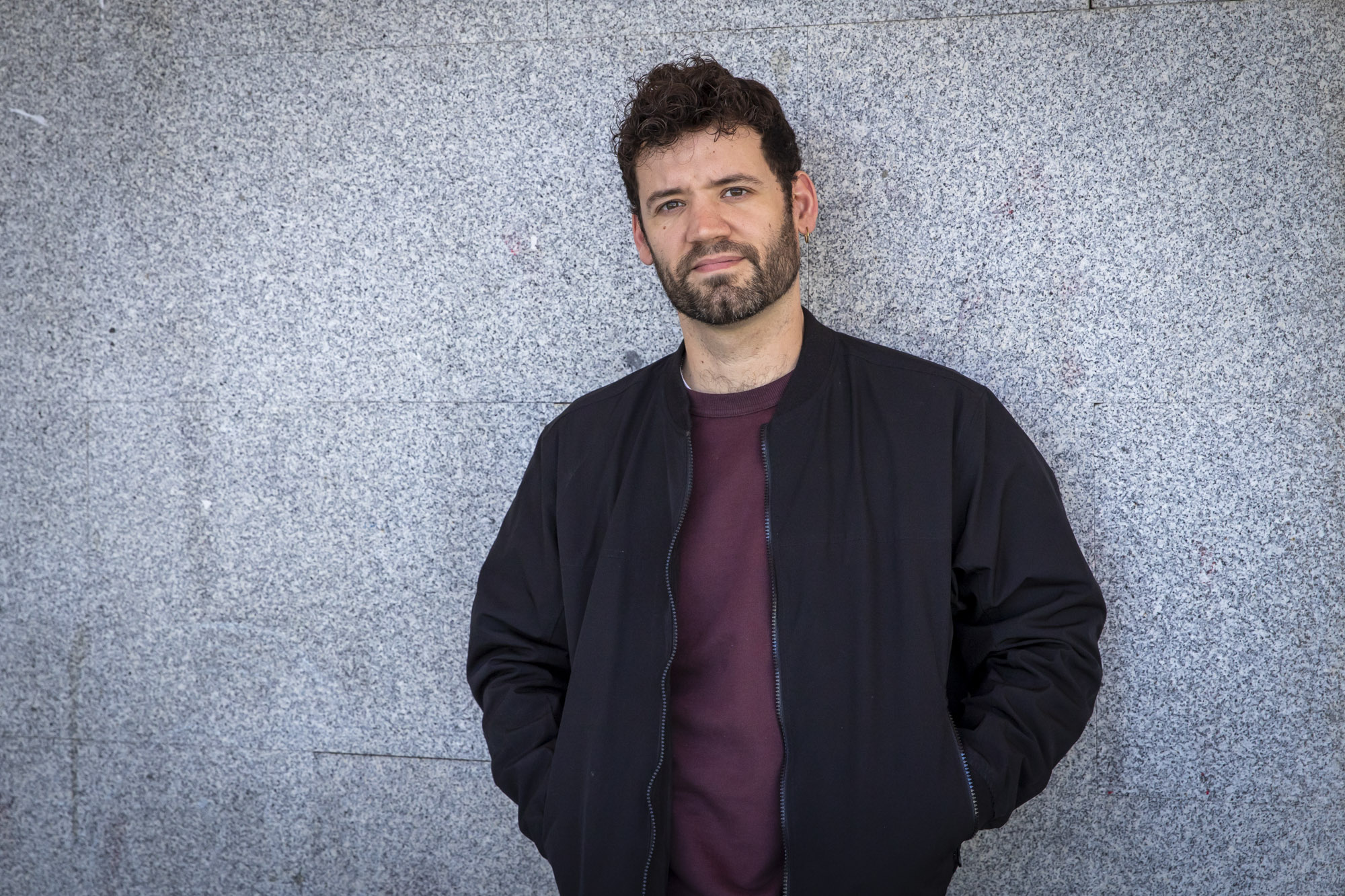 Paco, davant la biblioteca Jaume Fuster de Barcelona, aquesta setmana (fotografia: Albert Salamé).