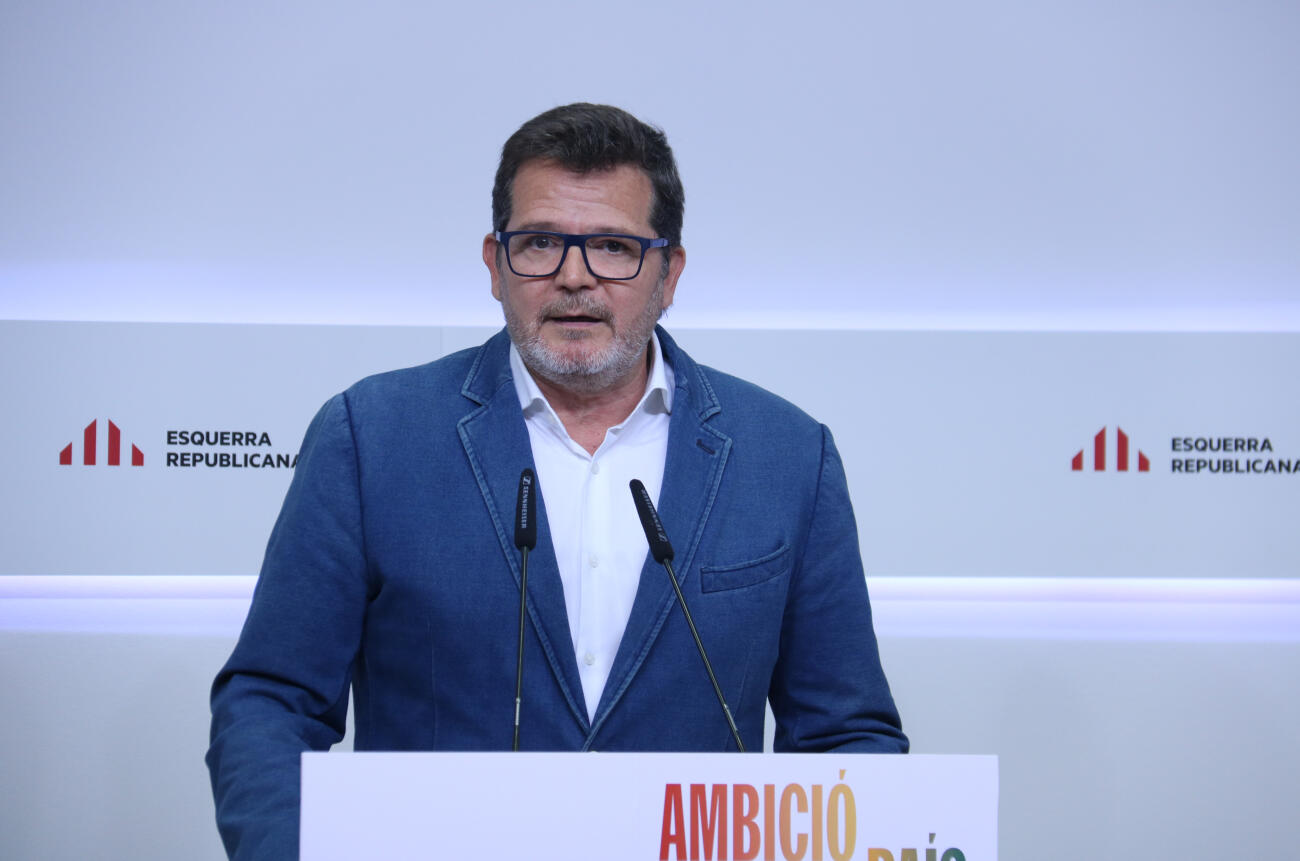 El vice-secretari general de Comunicació d'ERC, Isaac Albert, en una conferència de premsa (fotografia: ACN).