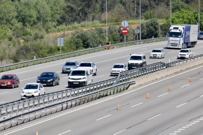 Tallen la AP-7 a Martorell en sentit sud per la inestabilitat del mur que va causar l’accident de tren a Gelida