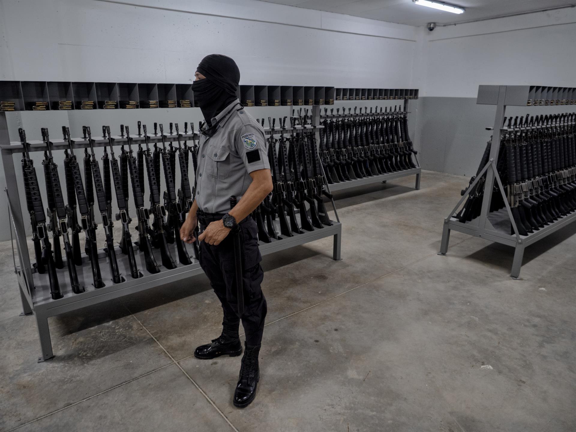 Imatge d'arxiu d'un guàrdia de la CECOT d'El Salvador - Europa Press / Contacte / Juan Carlos.