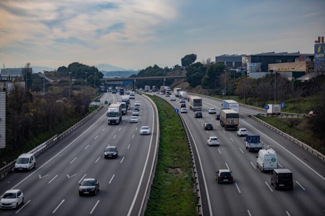 Més de 97.000 vehicles ja han sortit de Barcelona pel pont del Primer de Maig