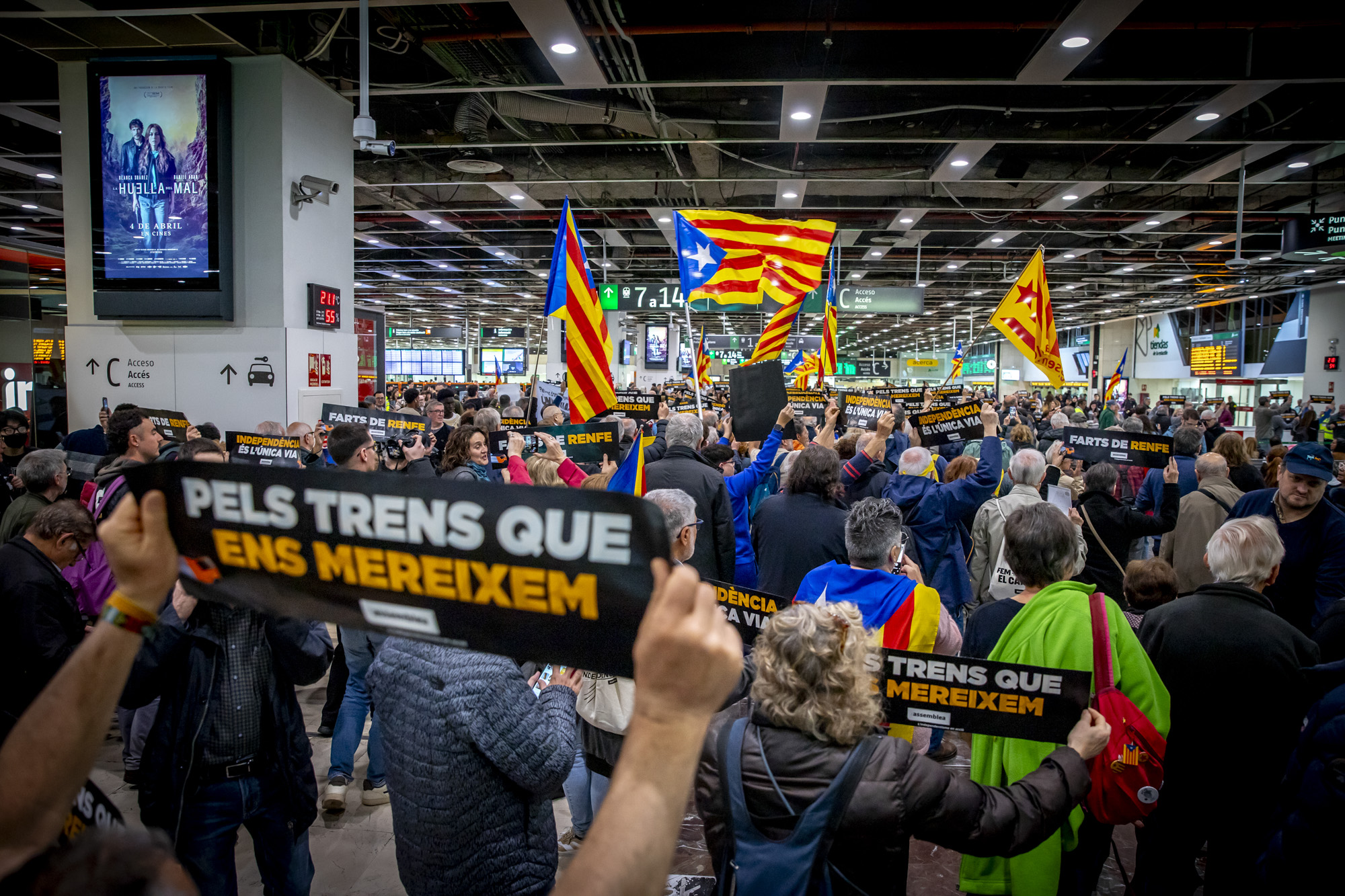Protesta de l'ANC a l'estació de Sants de Barcelona. Fotografia: Albert Salamé