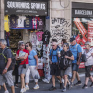 Vint milions de turistes, un rècord que no engresca