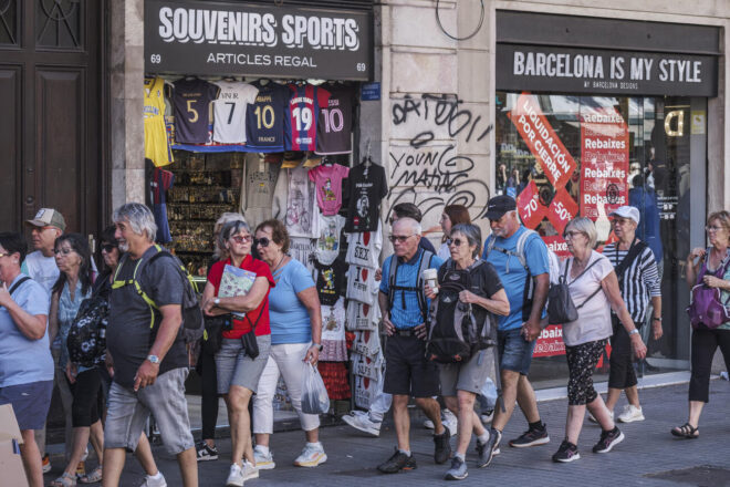 Vint milions de turistes, un rècord que no engresca